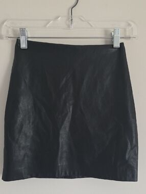 ARITZIA | Wilfred Classic Black Faux Leather Mini Skirt Sz 00